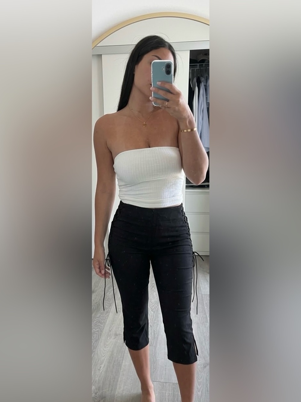 Capri Pants in Black Like New